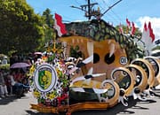 Ribuan Warga Padati Karnaval Budaya Festival Isen Mulang